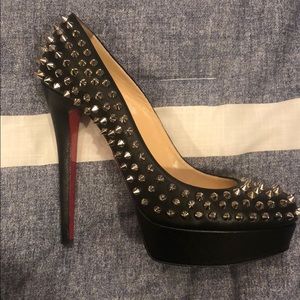 Studded Christian louboutin pumps. Size 40